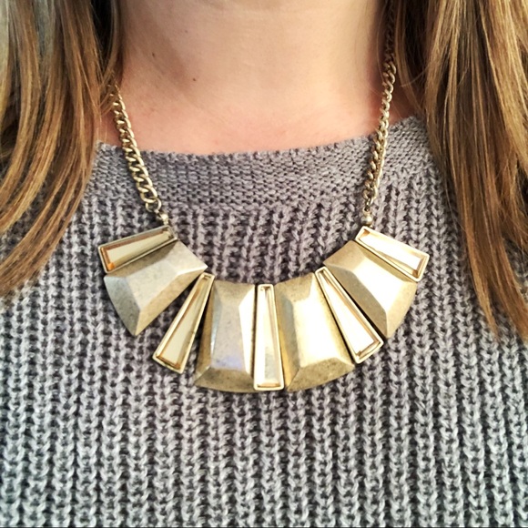 Jewelry - Gold geometric necklace with gem accents